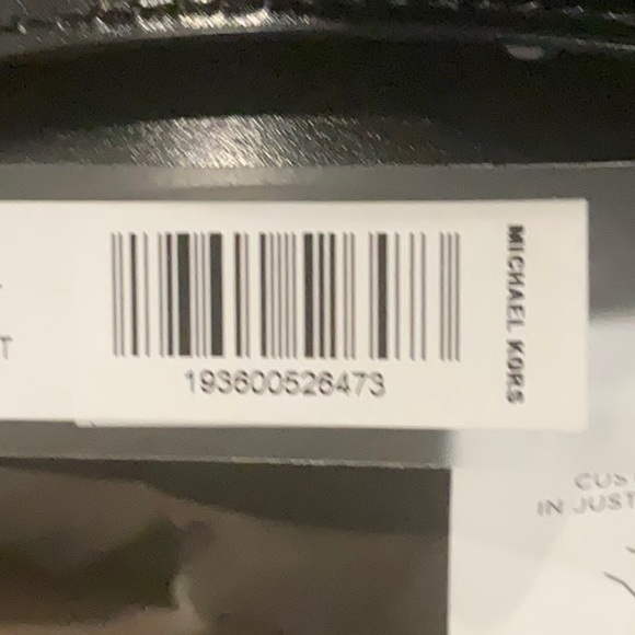 *Brand NEW* Michael Kors, 38 mm CTFR Jeans belt. Too sided Black or Gray - Picture 7 of 7